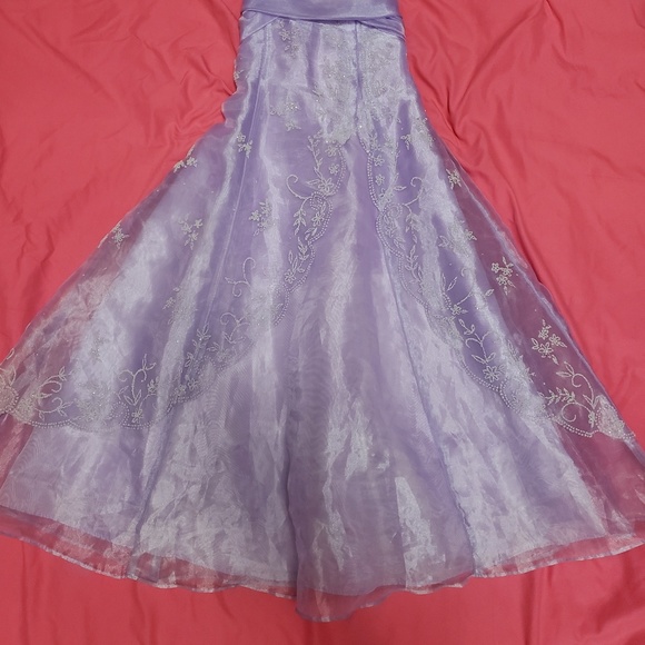 Dress - Picture 2 of 4